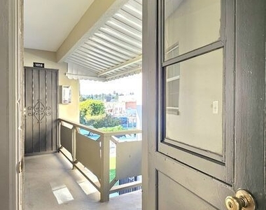 1020 S Norton Avenue - Photo Thumbnail 18