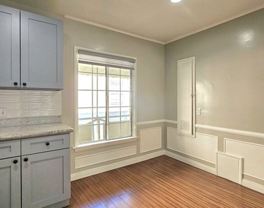 1020 S Norton Avenue - Photo Thumbnail 10