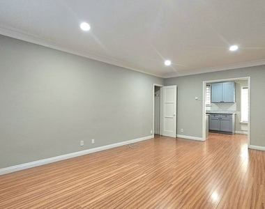 1020 S Norton Avenue - Photo Thumbnail 4