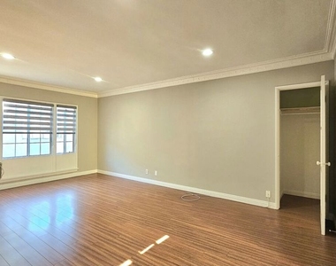 1020 S Norton Avenue - Photo Thumbnail 1