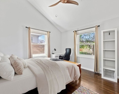 6052 W 76th Street - Photo Thumbnail 11