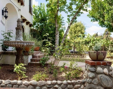 5662 Berkshire Drive - Photo Thumbnail 3