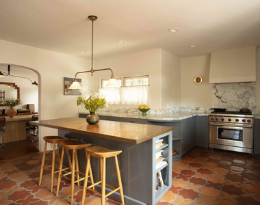 5662 Berkshire Drive - Photo Thumbnail 9