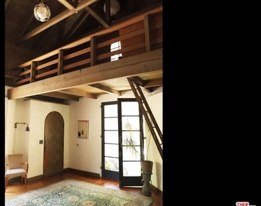 8012 Lark Lane - Photo Thumbnail 19