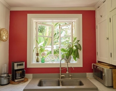 8012 Lark Lane - Photo Thumbnail 9