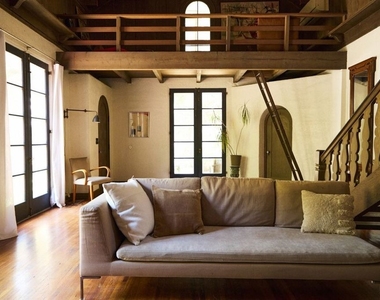 8012 Lark Lane - Photo Thumbnail 16
