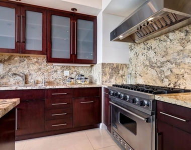 10430 Wilshire Boulevard - Photo Thumbnail 14