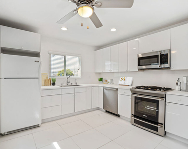 119 Paloma Avenue - Photo Thumbnail 10
