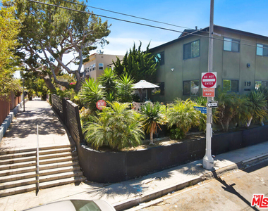 119 Paloma Avenue - Photo Thumbnail 2