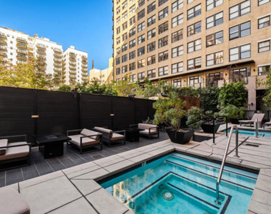 460 S Spring Street - Photo Thumbnail 17