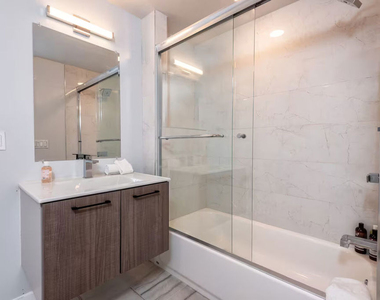 917 S Berendo Street - Photo Thumbnail 12