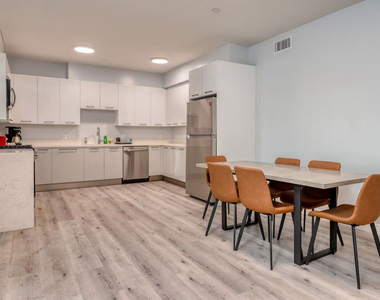 917 S Berendo Street - Photo Thumbnail 3