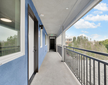917 S Berendo Street - Photo Thumbnail 18
