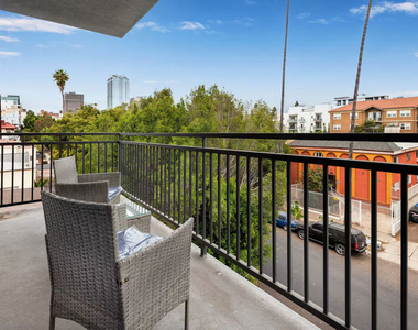 917 S Berendo Street - Photo Thumbnail 6