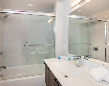 917 S Berendo Street - Photo Thumbnail 8