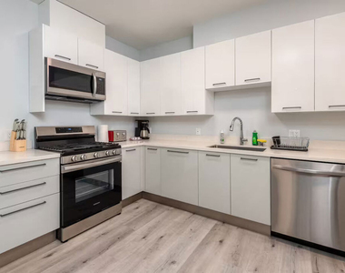 917 S Berendo Street - Photo Thumbnail 4