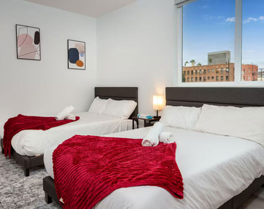 917 S Berendo Street - Photo Thumbnail 11