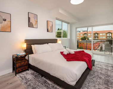 917 S Berendo Street - Photo Thumbnail 13