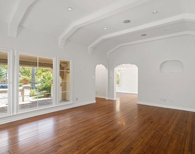 2347 Glendon Avenue - Photo Thumbnail 3