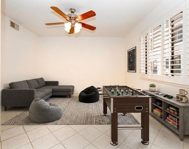 18100 Burbank Boulevard - Photo Thumbnail 6