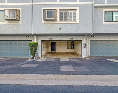 18100 Burbank Boulevard - Photo Thumbnail 19