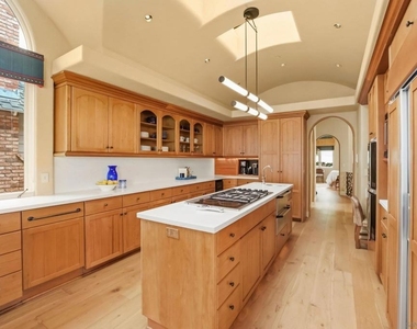 741 Rosecrans St - Photo Thumbnail 39