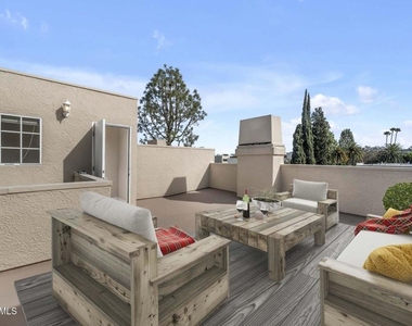 14234 Dickens Street - Photo Thumbnail 4