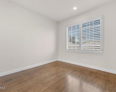 14234 Dickens Street - Photo Thumbnail 29