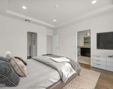 14234 Dickens Street - Photo Thumbnail 22