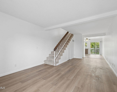 201 Ventura Road - Photo Thumbnail 7