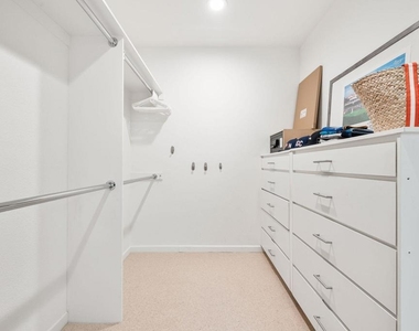 220 Tomahawk Drive - Photo Thumbnail 14