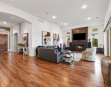 704 Mission Creek Drive - Photo Thumbnail 9