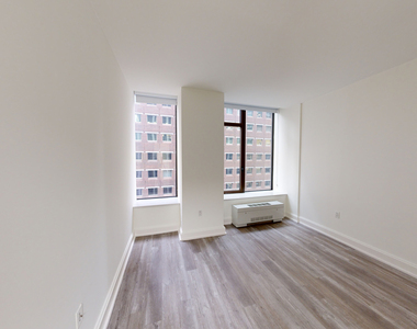 10 Hanover Square - Photo Thumbnail 2