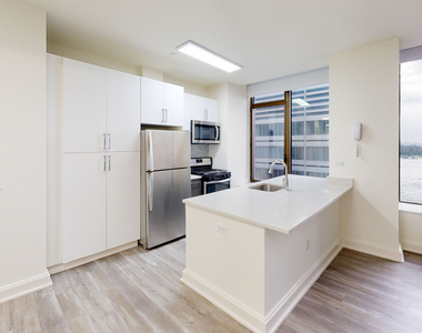 10 Hanover Square - Photo Thumbnail 1