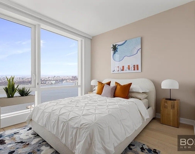 West 38th Street - Photo Thumbnail 1