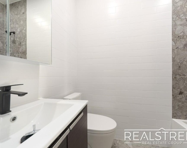 463 Dekalb Avenue - Photo Thumbnail 4