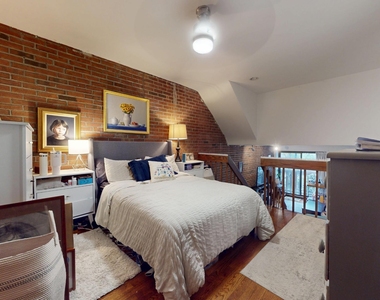 East 88th Street - Photo Thumbnail 6