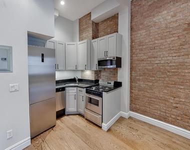 E 16th St - Photo Thumbnail 2