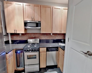 East 83rd Street - Photo Thumbnail 3
