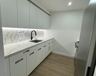 Avenue H - Photo Thumbnail 1