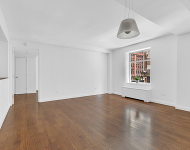 100 W 58th St - Photo Thumbnail 6