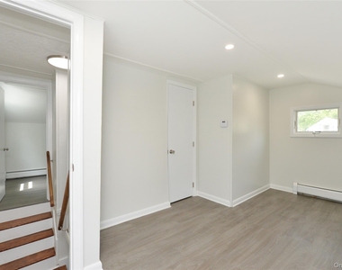 7 Pioneer Avenue - Photo Thumbnail 19