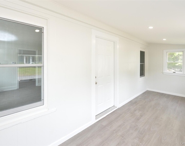 7 Pioneer Avenue - Photo Thumbnail 5