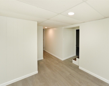 7 Pioneer Avenue - Photo Thumbnail 22