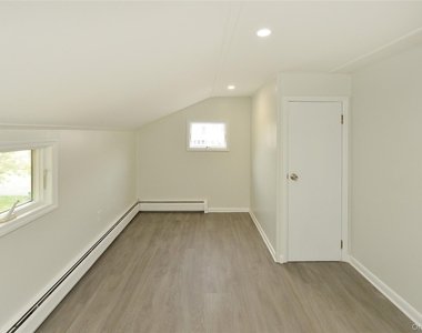 7 Pioneer Avenue - Photo Thumbnail 17
