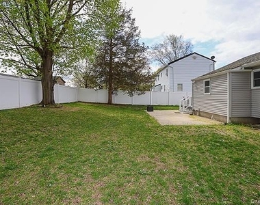 52 Huron Street - Photo Thumbnail 28