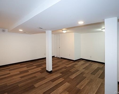 52 Huron Street - Photo Thumbnail 18