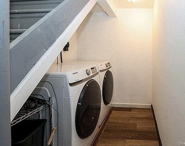 52 Huron Street - Photo Thumbnail 23