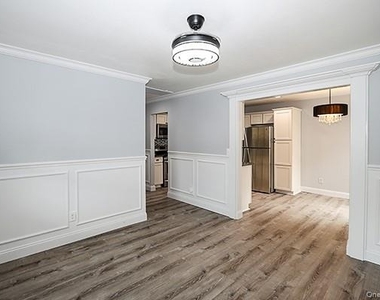 52 Huron Street - Photo Thumbnail 4