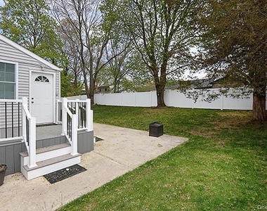 52 Huron Street - Photo Thumbnail 25